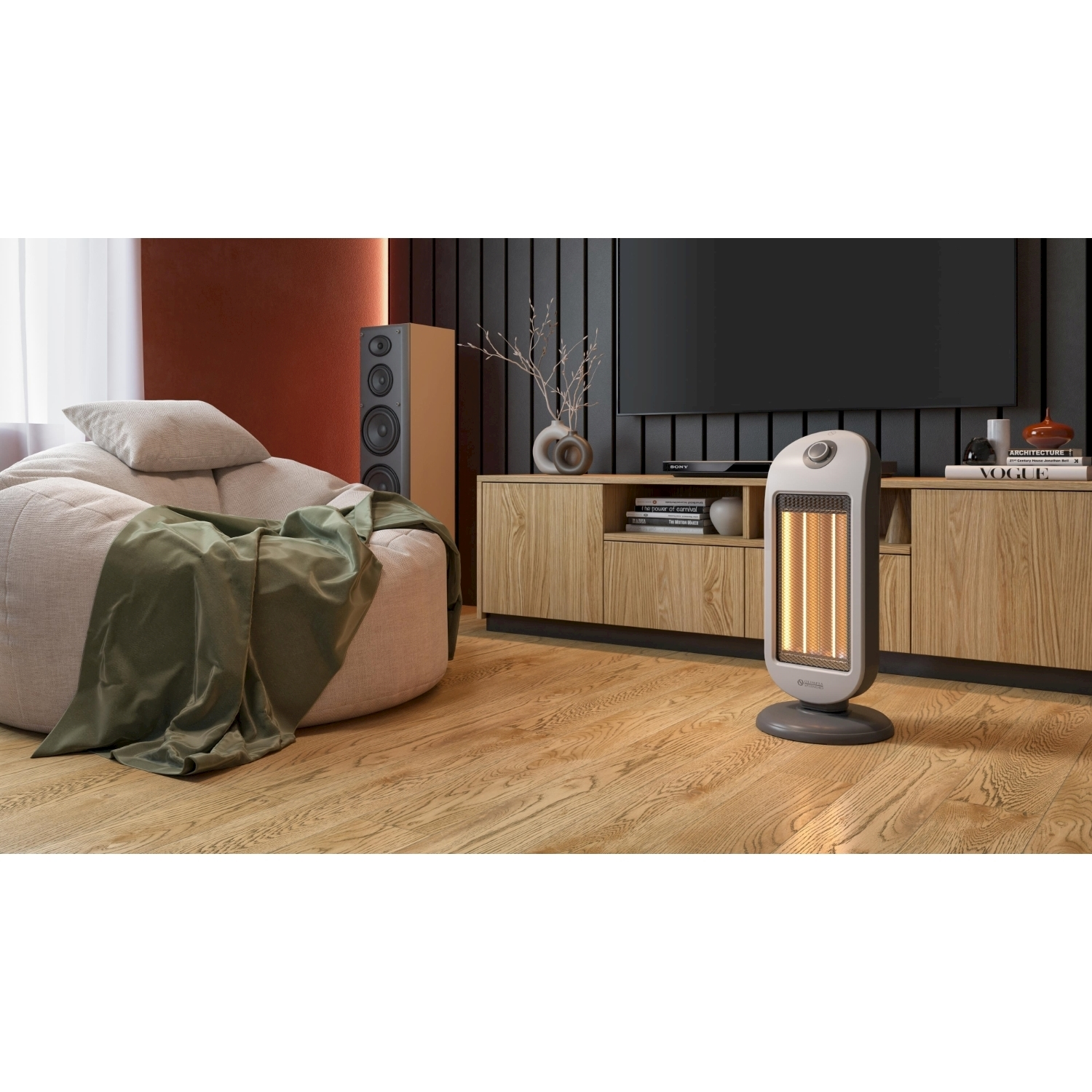 Una moderna scena del soggiorno. Un riscaldatore è acceso. Un pouf con una coperta verde è a sinistra. Una TV e un mobile in legno sullo sfondo.
