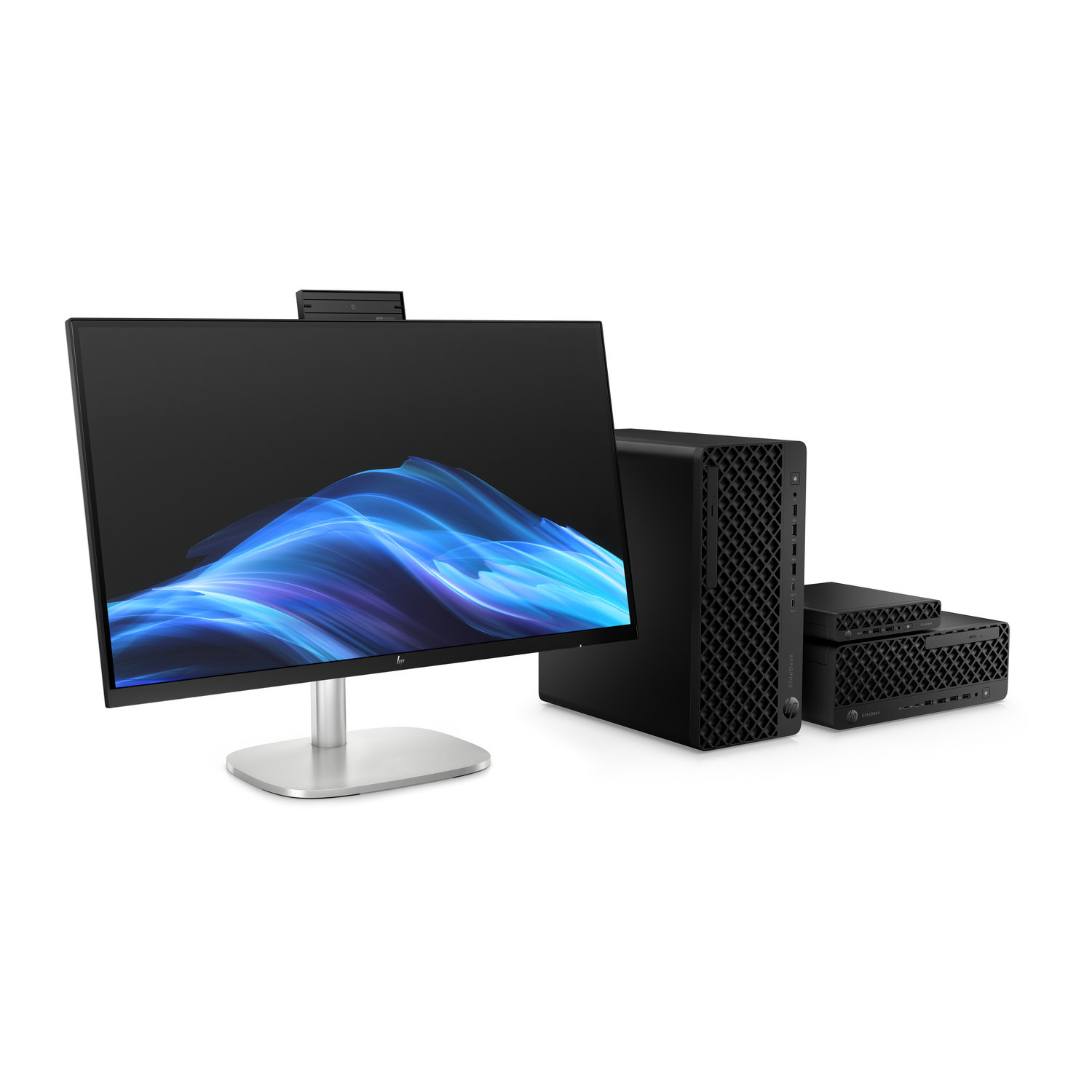 Een computeropstelling met een monitor, webcam en drie zwarte computers. De monitor heeft een blauw-wit golfontwerp.