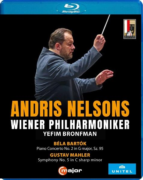 Blu-ray-Cover. Andris Nelsons dirigiert die Wiener Philharmoniker. Mit Béla Bartók und Gustav Mahler. Dirigent mit Taktstock auf schwarzem Hintergrund.