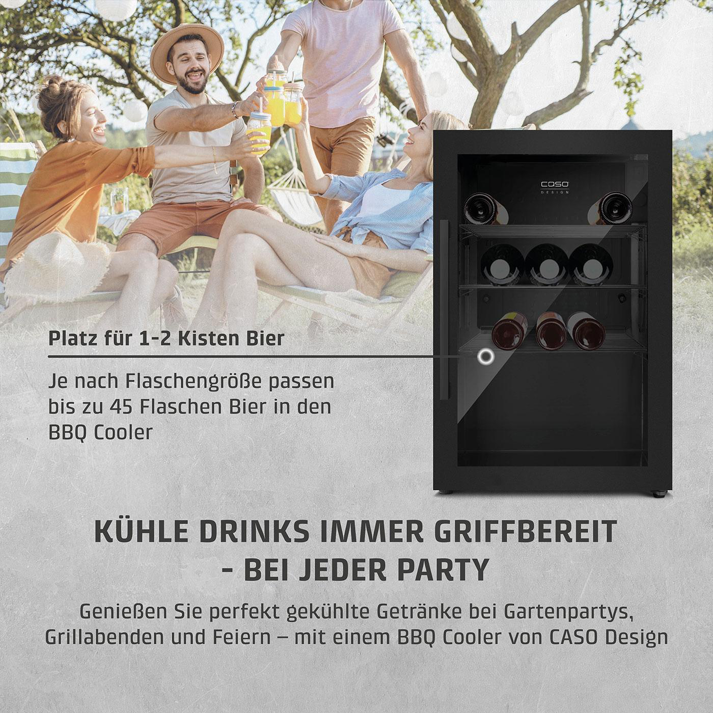 Personen stoßen im Freien mit Getränken an. Ein Weinkühler steht daneben. Text erwähnt BBQ-Kühler und Party.