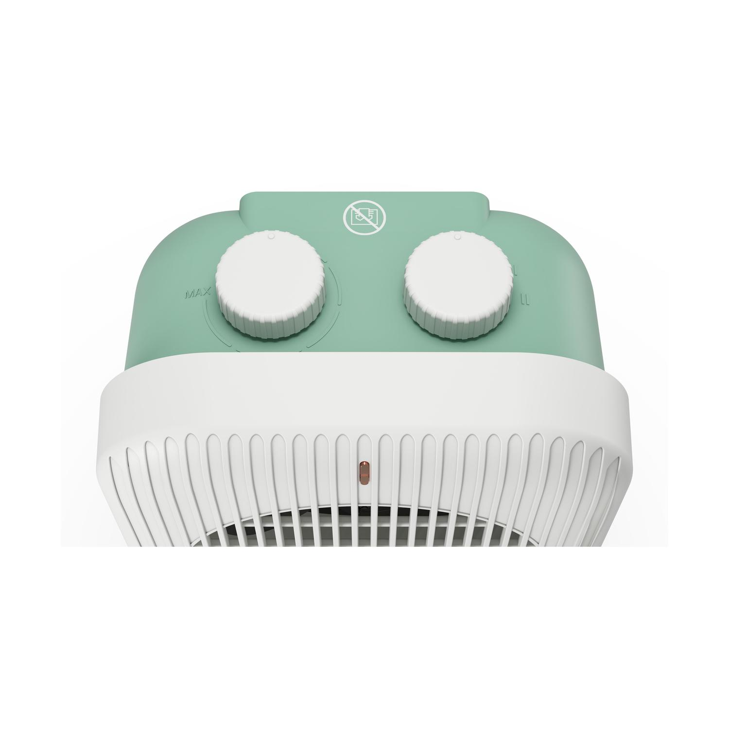 Un termoventilatore bianco e verde con due manopole bianche e una spia di alimentazione. Il termoventilatore ha un design a ventaglio.