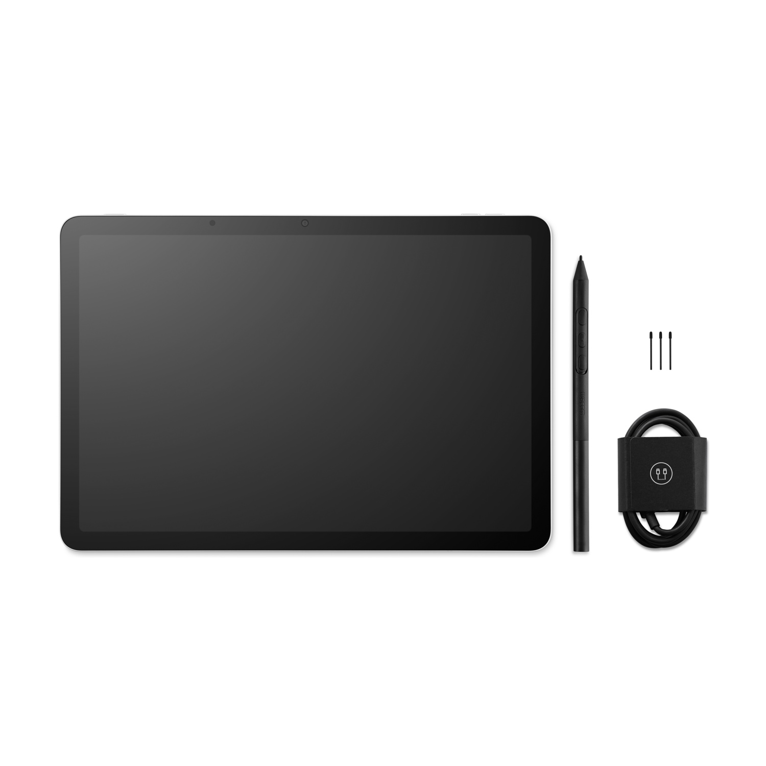 Un tablet nero, uno stilo, punte extra per lo stilo e un cavo di ricarica sono disposti su sfondo bianco.