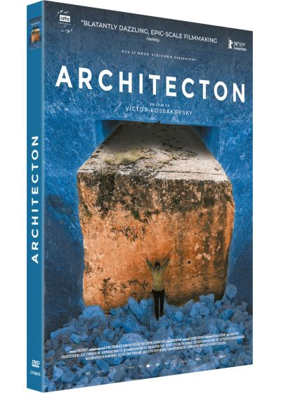 DVD-hoes. Titel 'Architecton'. Een persoon staat voor een grote rotsformatie. Blauw en wit kleurenschema.