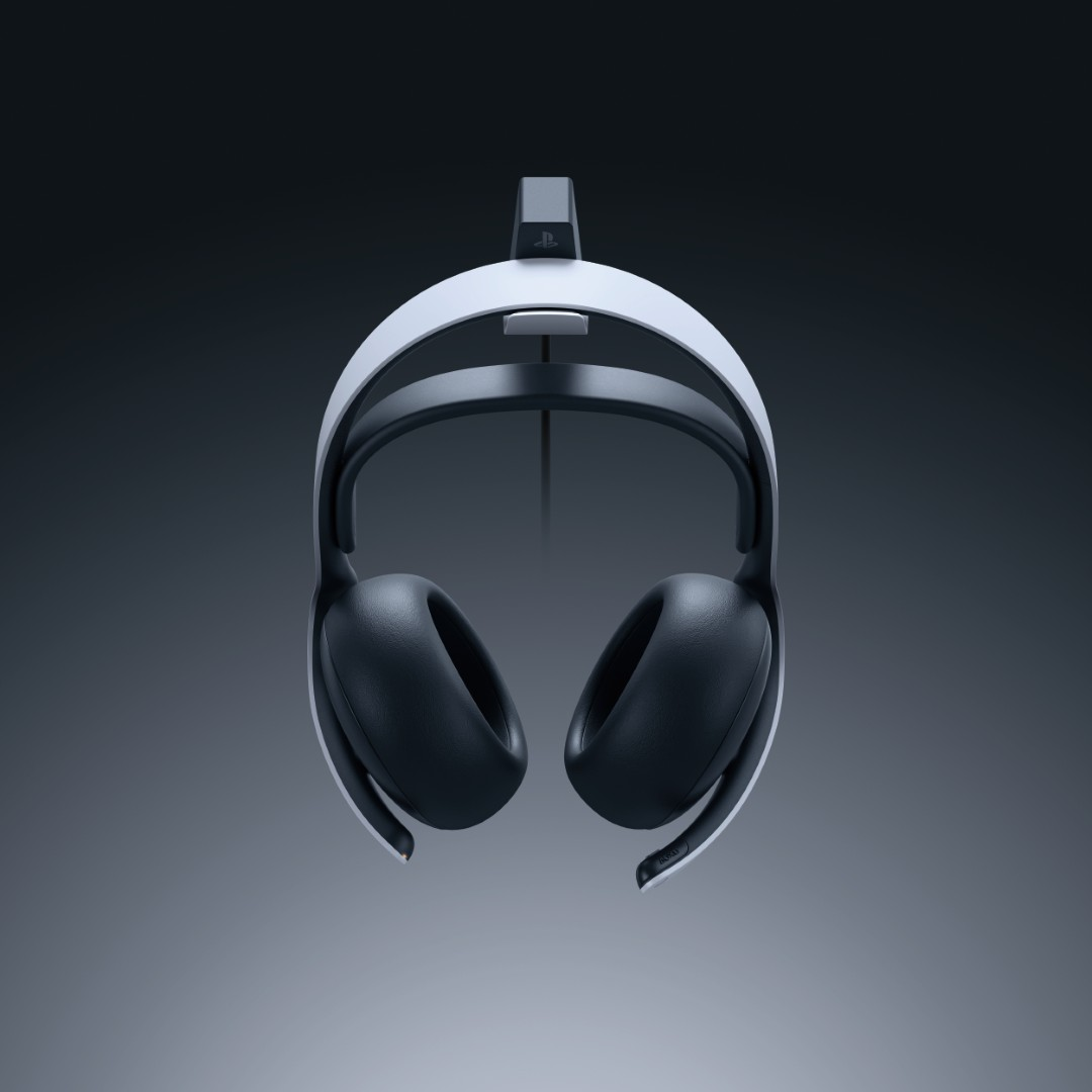 Biało-czarny zestaw słuchawkowy PlayStation VR zawieszony w powietrzu. Zestaw słuchawkowy ma duże nauszniki i zakrzywiony pałąk.