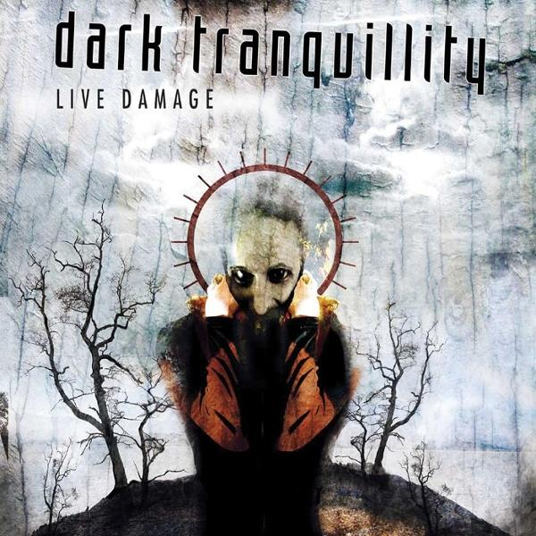 Albumcover für Dark Tranquillity's 'Live Damage'. Zeigt ein blasses Gesicht mit großen Augen, umgeben von einem Heiligenschein. Kahle Bäume rahmen die Figur ein.