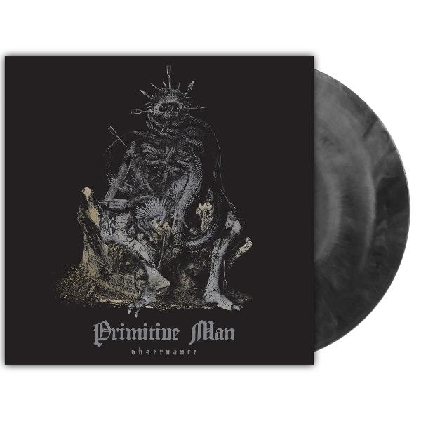 Albumcover von 'Primitive Man'. Dunkle Kunst zeigt eine Figur, die sich mit einer Schlange umschlungen hat, auf schwarzem Hintergrund. Rechts eine Schallplatte.