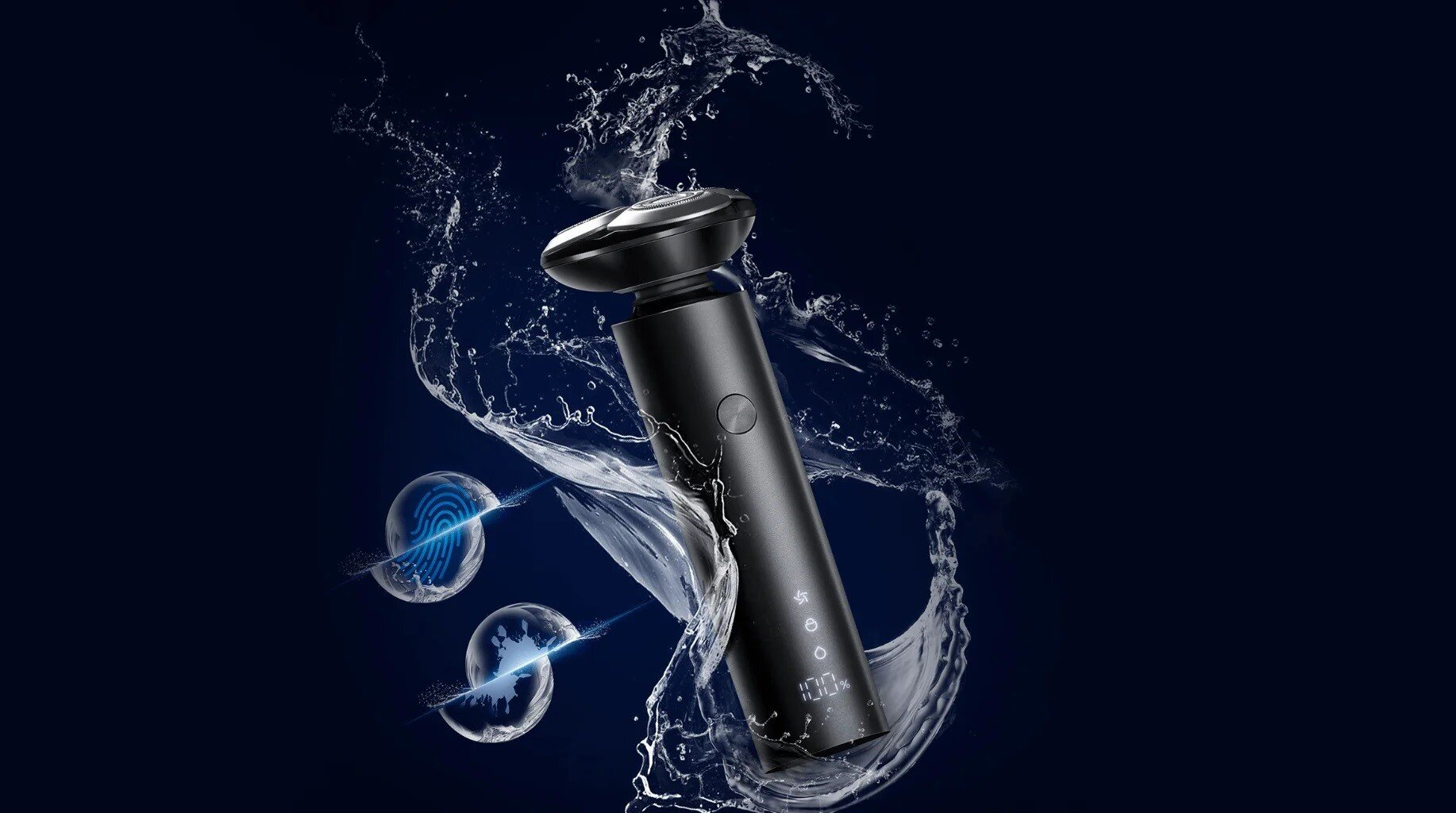 Czarna golarka elektryczna z efektem rozprysku wody na ciemnoniebieskim tle. Ikony odcisków palców unoszą się w pobliżu golarki.