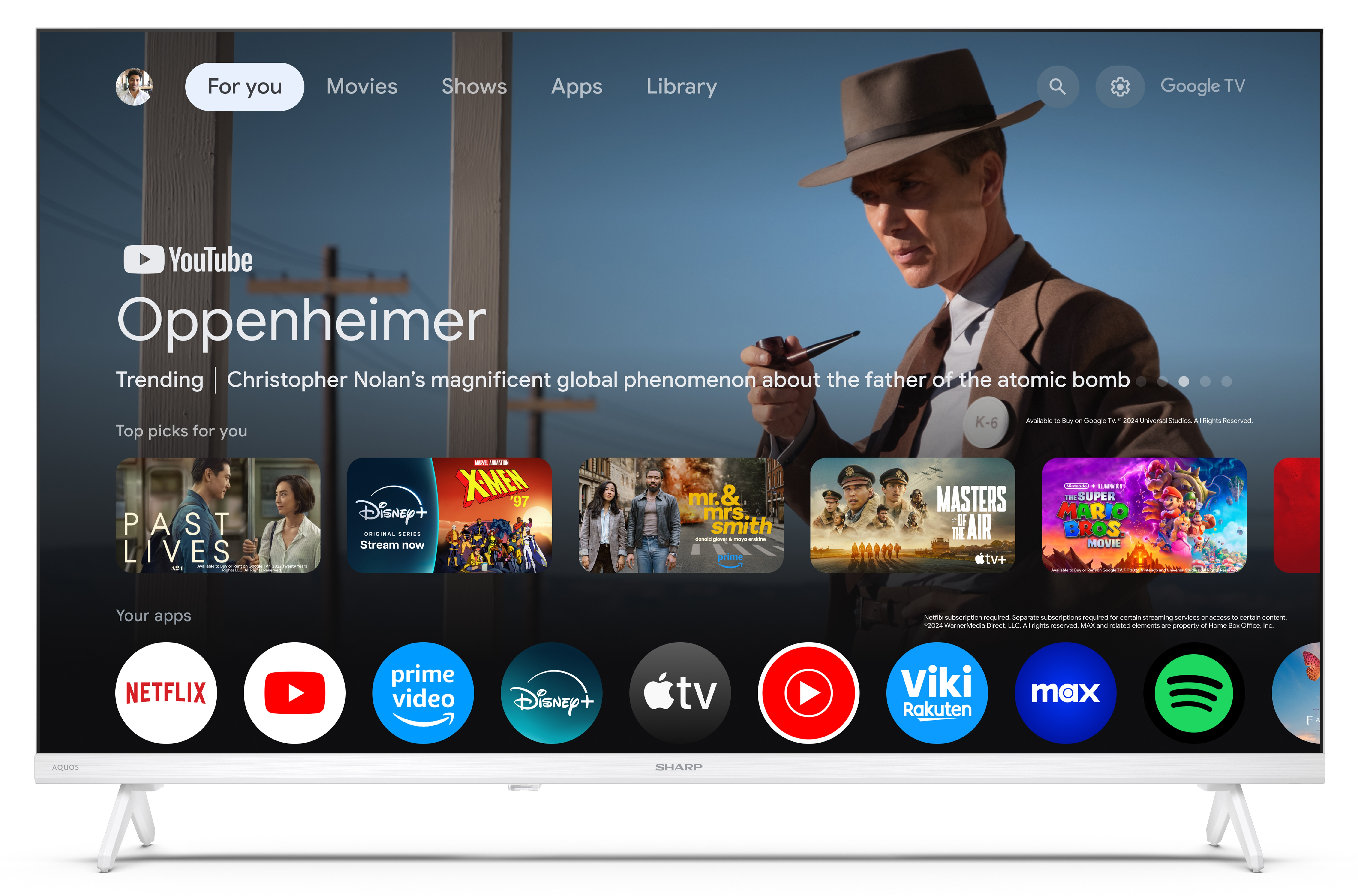 Telewizor Sharp wyświetla film Oppenheimer. Widoczne są aplikacje, takie jak Netflix, Disney+ i YouTube.