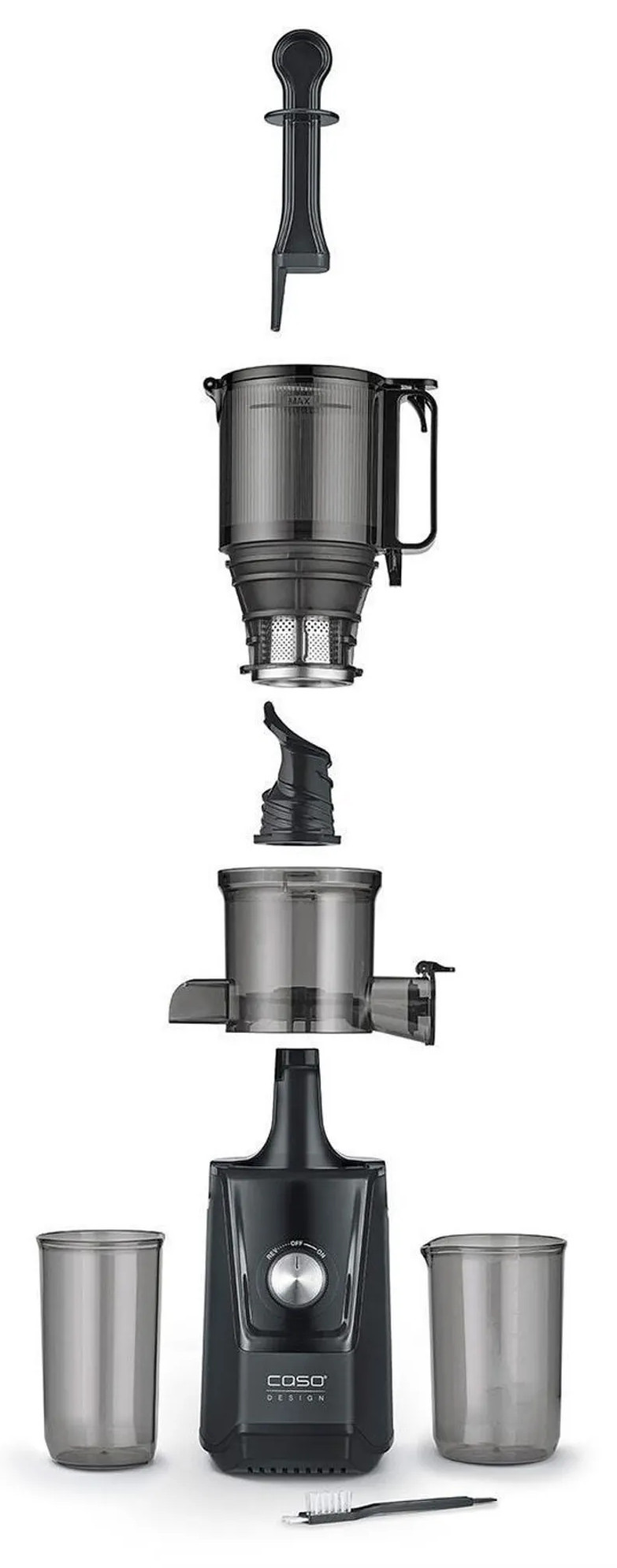 Widok rozstrzelony czarno-szarej wyciskarki do soku. Elementy to ubijak, części do wyciskania soku, dwa pojemniki i podstawa z elementami sterującymi.