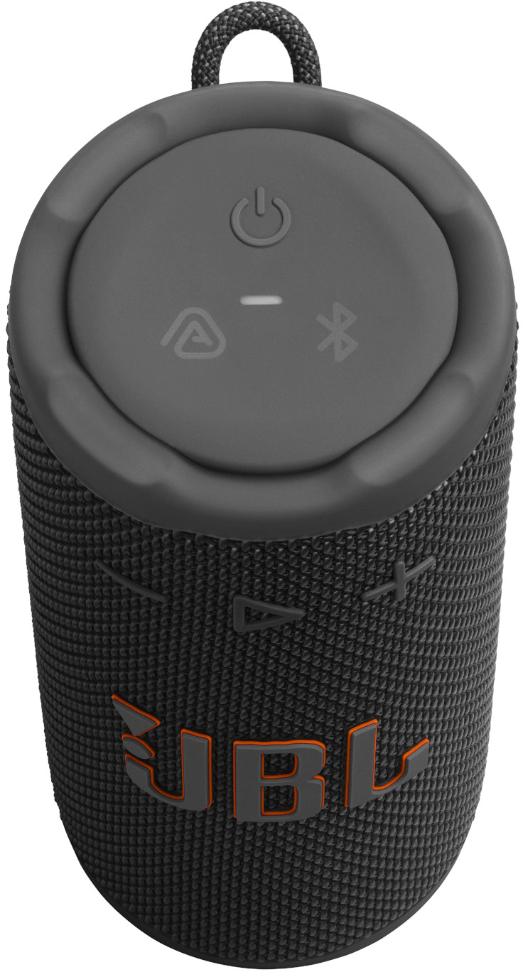 Un haut-parleur JBL noir avec des accents orange. Il comporte des boutons sur le dessus et une texture semblable à du tissu. Une petite sangle est en haut.