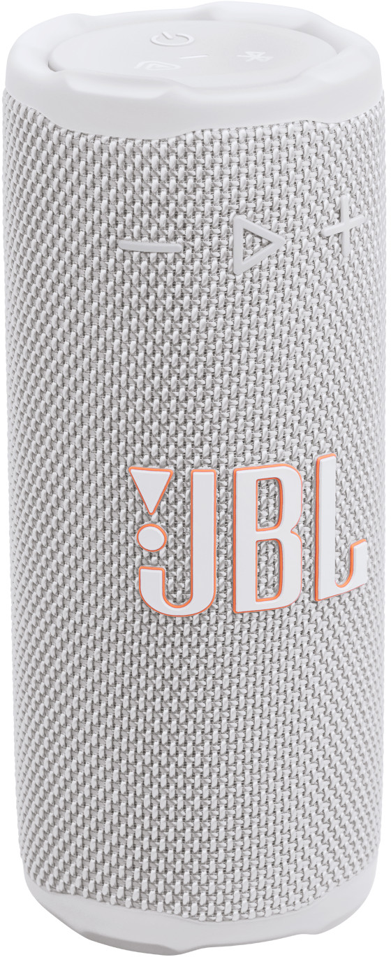 Une enceinte JBL blanche avec un tissu gris tissé. Le logo JBL est orange et blanc. Les commandes sont en haut.