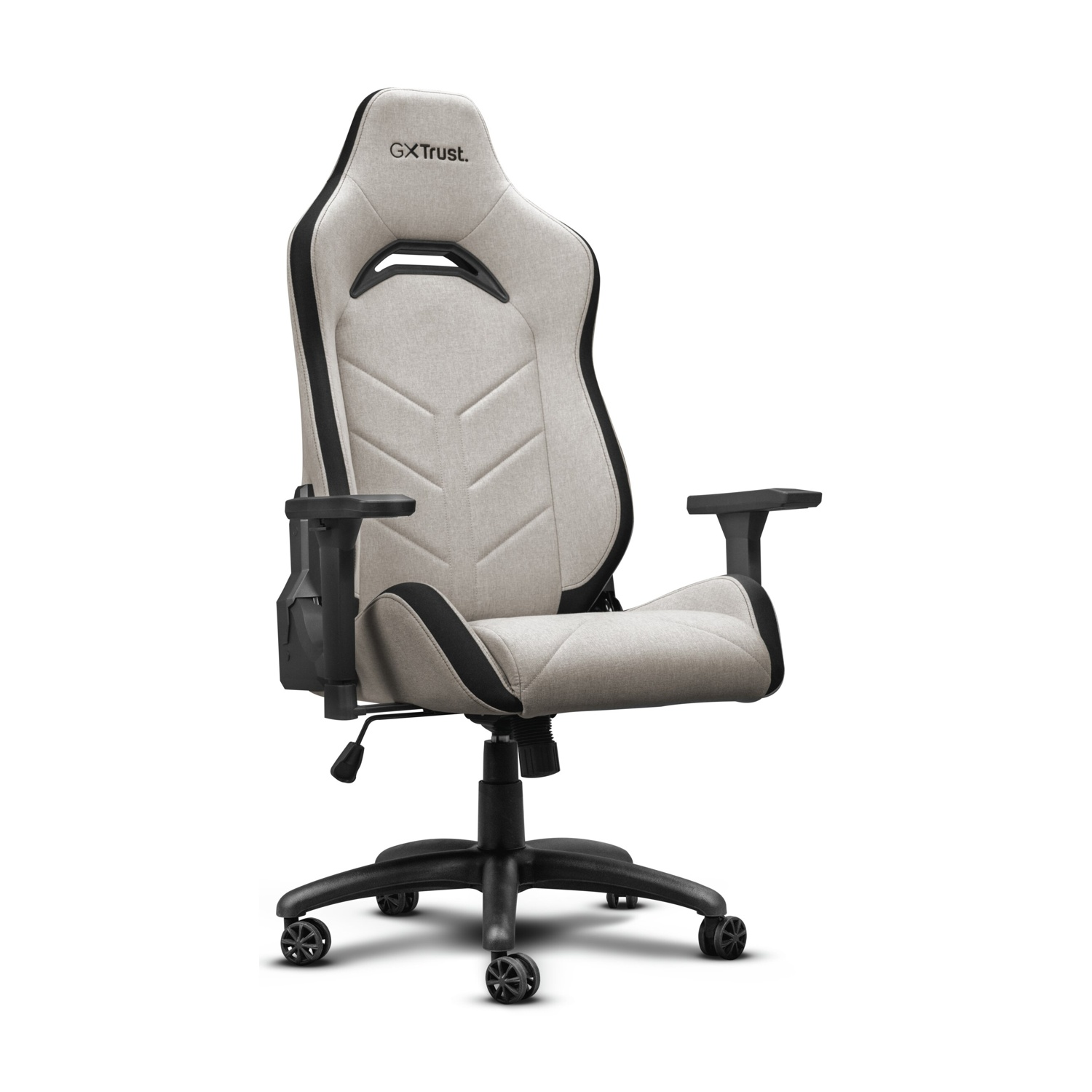 Una sedia da gaming grigia e nera con la scritta 'GXTrust' sul poggiatesta. Ha braccioli e una base a cinque ruote.