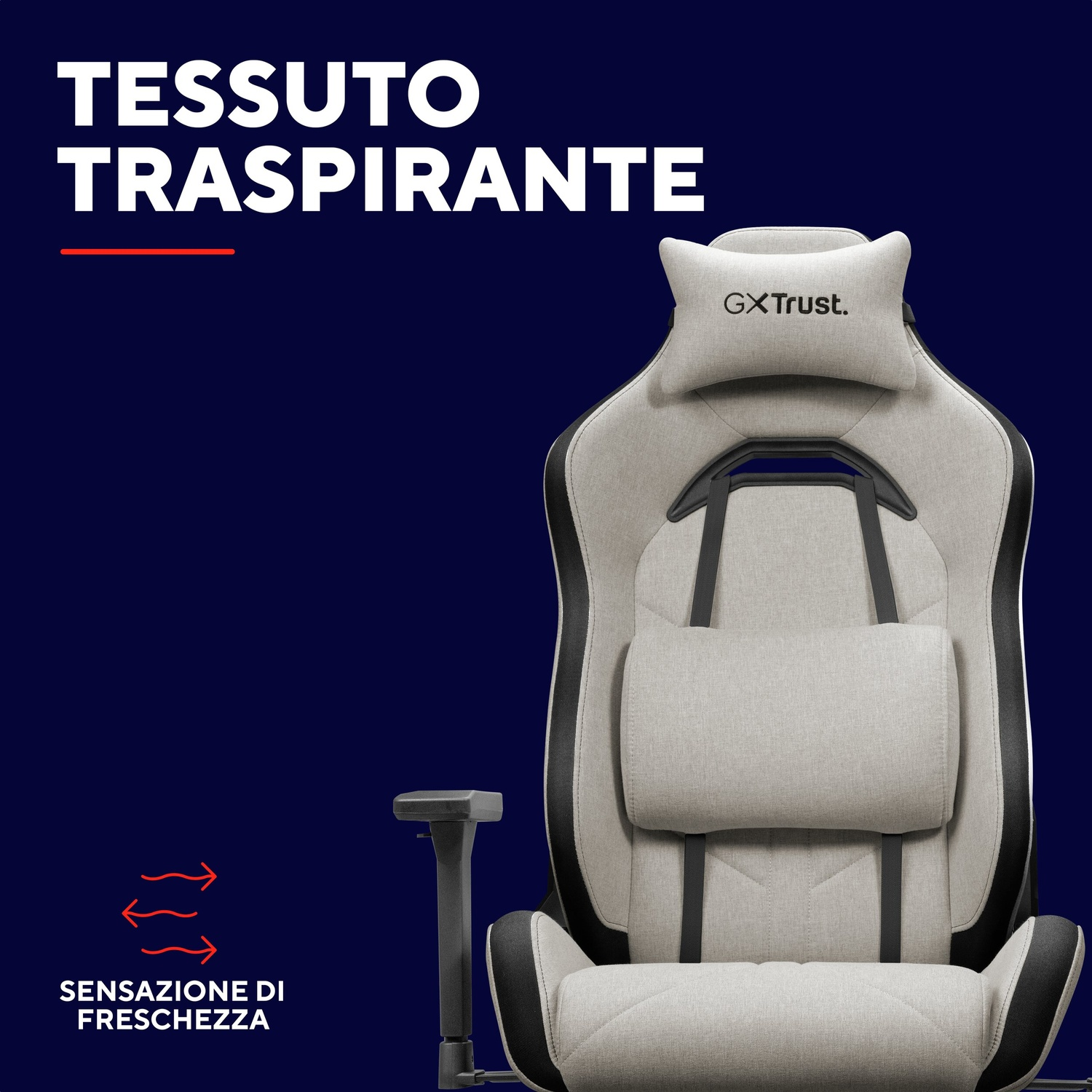 Sedia da gaming con tessuto grigio, dettagli neri e poggiatesta. Il testo recita "Tessuto Traspirante" e "Sensazione di Freschezza".