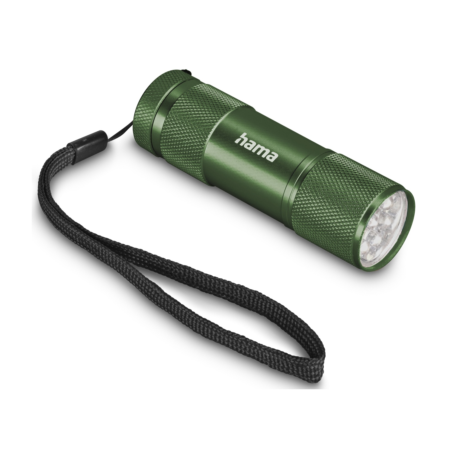 Torcia Hama verde con cinturino nero su bianco. La torcia è strutturata con il nome del marchio. Il cinturino è ad anello.
