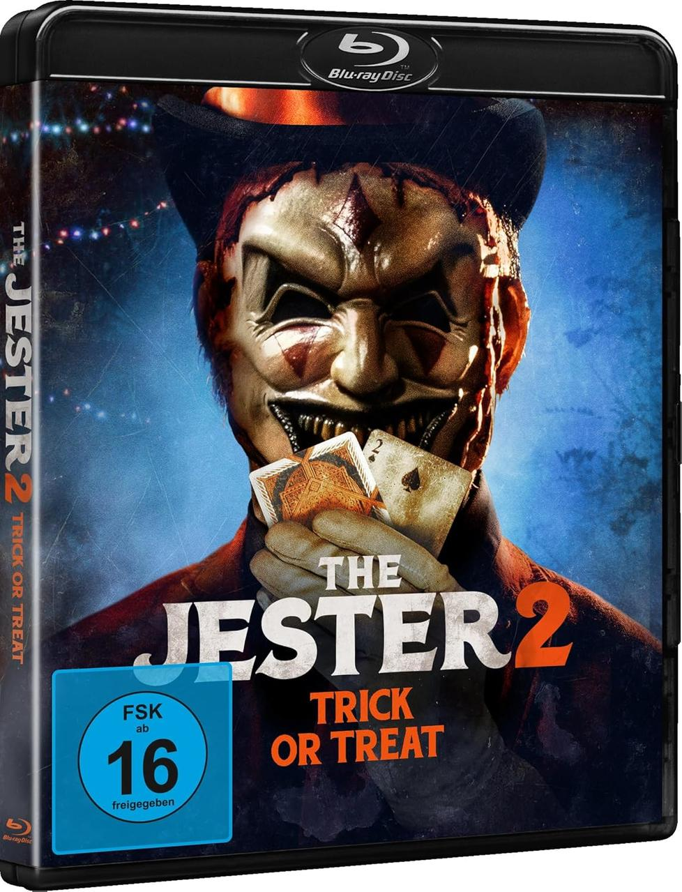 Filmcover. Ein gruseliger Narr hält Karten. Der Titel 'The Jester 2' und 'Trick or Treat' sind sichtbar. Oben ist ein Blu-ray Disc Logo.