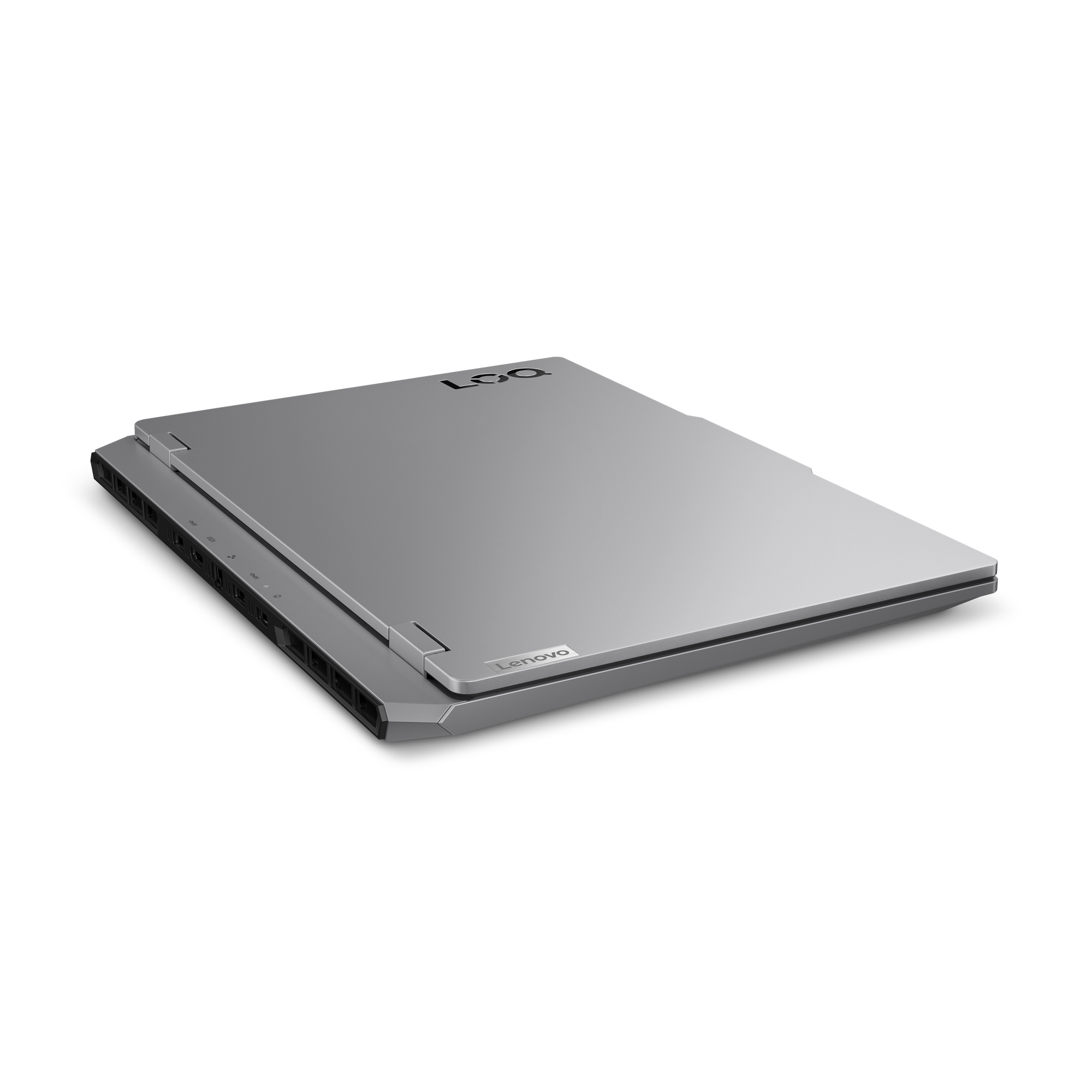 Ezüst Lenovo laptop, csukva, enyhén szögben. A tetején az LGO betűk. Fehér háttér.