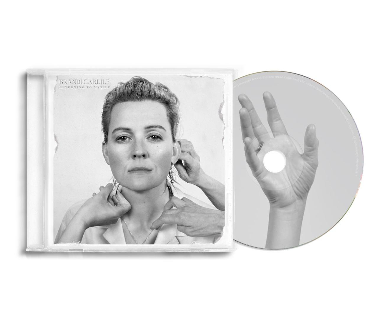 Albumcover mit Brandi Carlile in Schwarzweiß. Hände berühren ihr Gesicht. Eine Hand mit einer CD ist rechts.