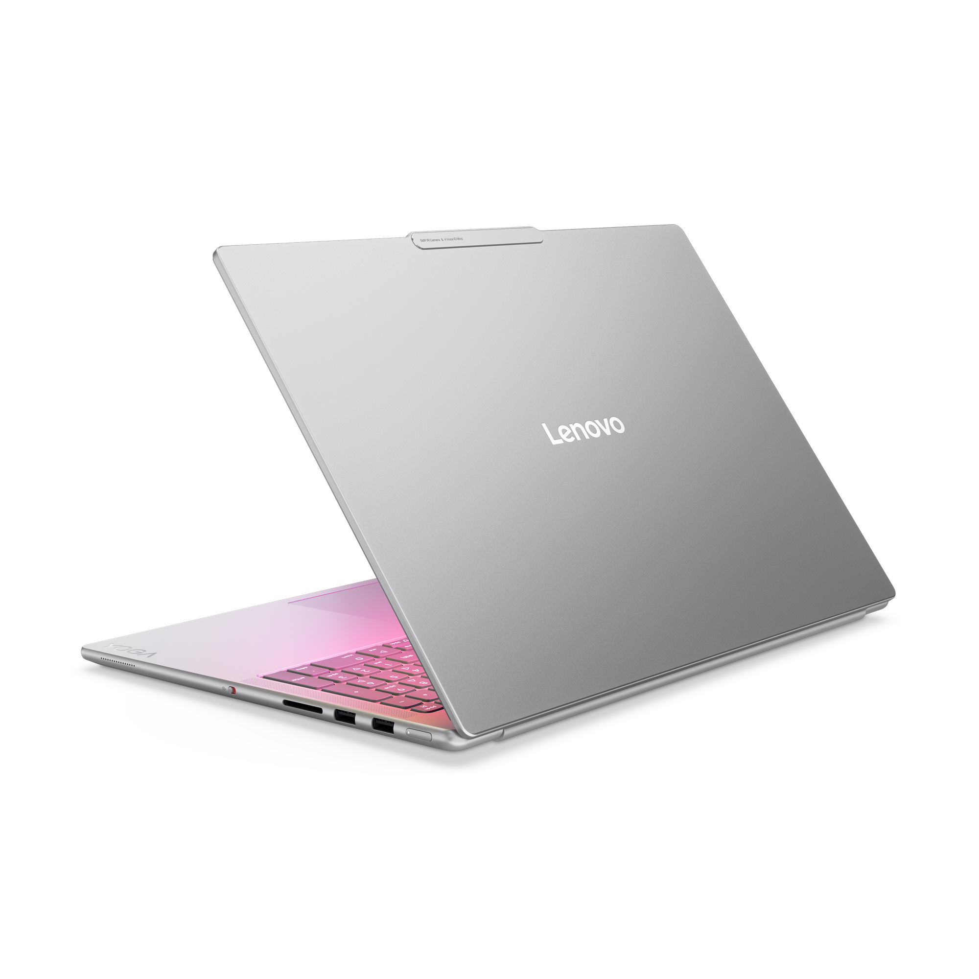 Een zilveren Lenovo laptop is open. Het toetsenbord gloeit roze. Het Lenovo logo is zichtbaar.