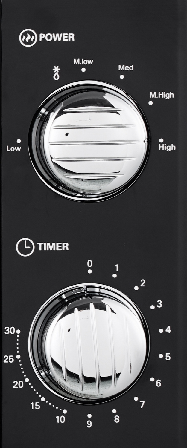 Panel negro con diales de encendido y temporizador. El dial de encendido tiene configuraciones de bajo a alto. El dial del temporizador muestra números del 0 al 30.