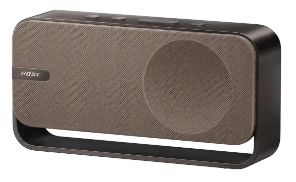Brązowy głośnik Bose z materiałowym przodem, okrągłym głośnikiem i przyciskami na górze. Głośnik jest na białym tle.