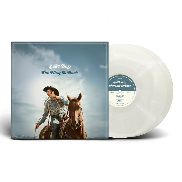 Albumcover von Luke Bell, The King Is Back, mit einem Cowboy auf einem Pferd. Neben dem Album befindet sich eine weiße Schallplatte.