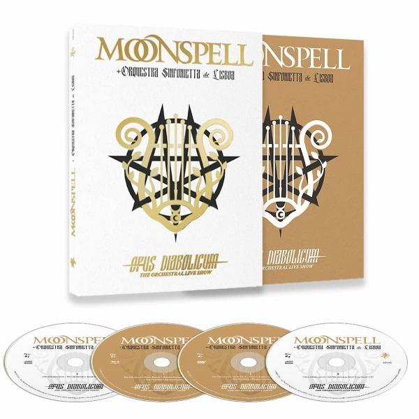Ein Musikalbum-Set mit CDs. Es zeigt die Band Moonspell mit dem Albumtitel „Opus Diabolicum“. Das Cover ist weiß und goldfarben.