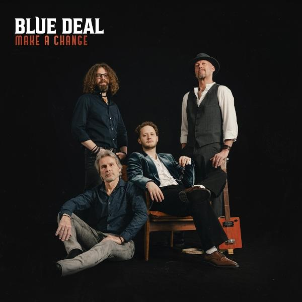 Vier Männer in dunkler Kleidung posieren. Einer sitzt, andere stehen. Eine Gitarre steht daneben. Der Bandname 'Blue Deal' und 'Make a Change' stehen oben.