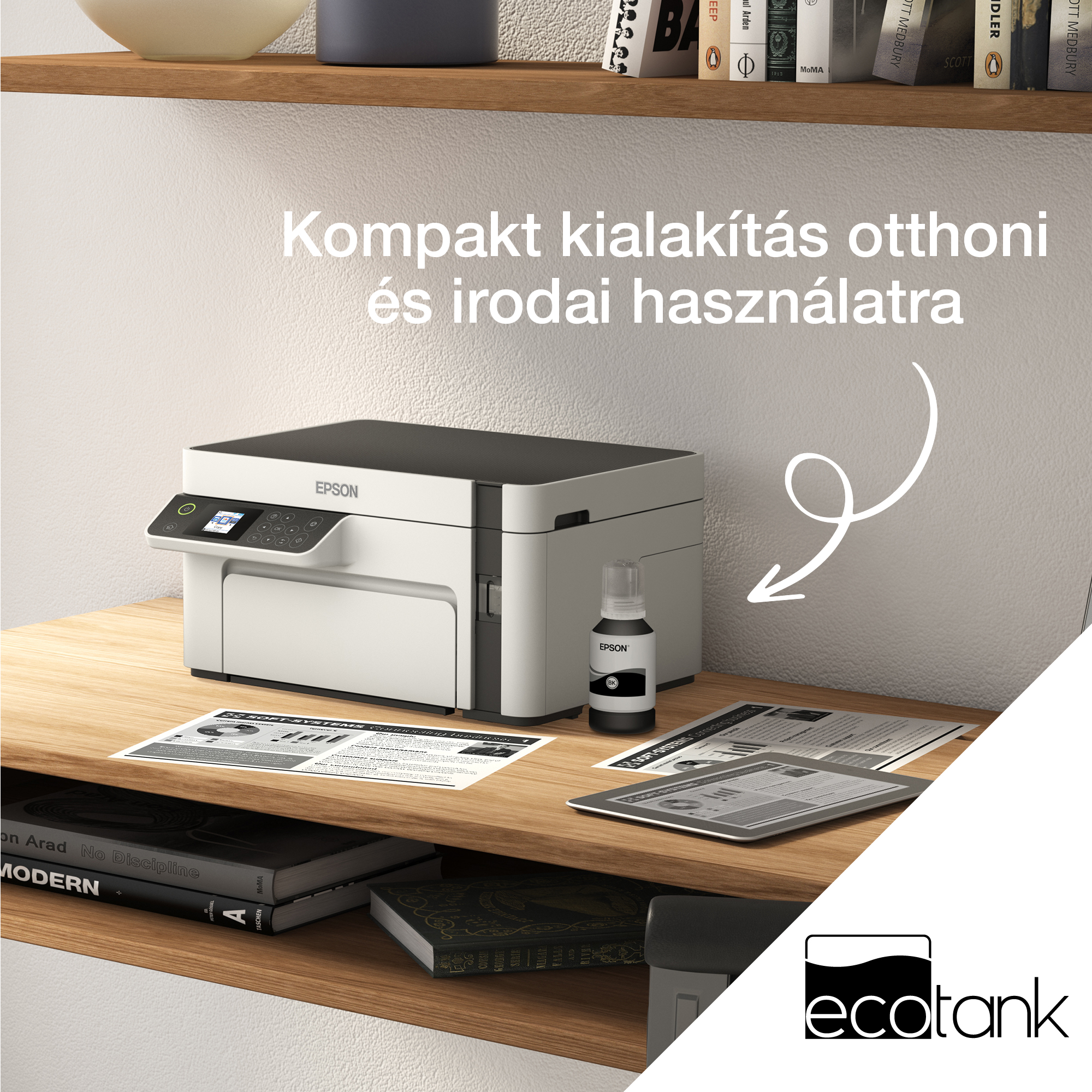 Egy Epson nyomtató faasztalon papírral, tintával és könyvekkel, otthoni és irodai használatra utaló szöveggel.