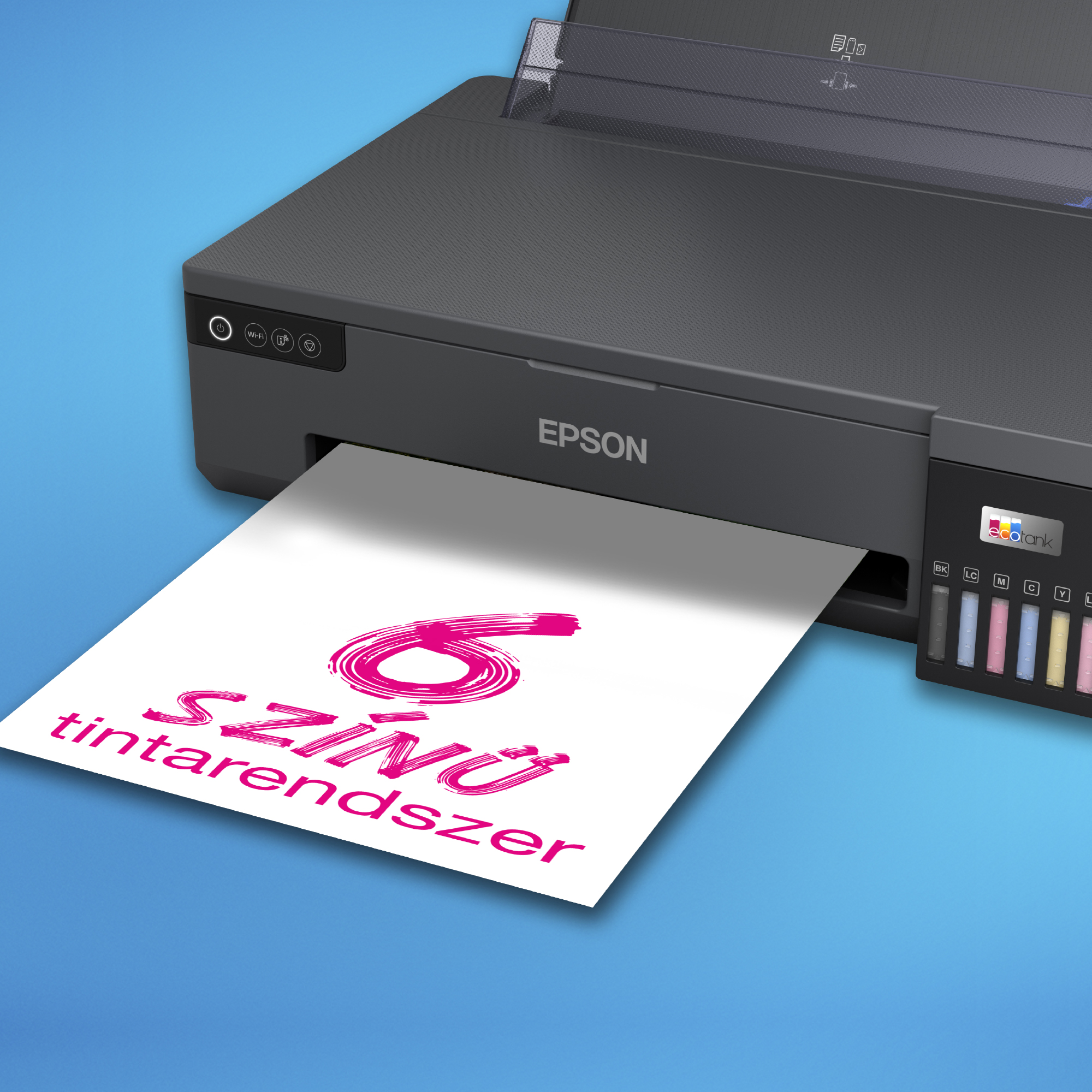 Egy Epson nyomtató rózsaszín szöveggel nyomtat papírt kék háttéren. A szöveg: "6 színű tintarendszer".