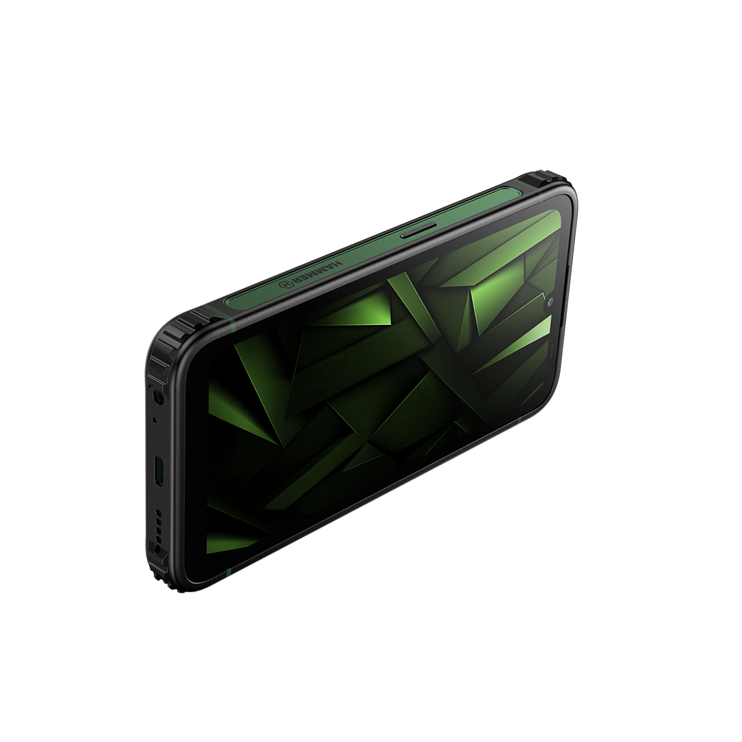 Egy fekete okostelefon zöld színnel és képernyővel, amely zöld geometriai mintát jelenít meg. A telefon robusztus kialakítású.