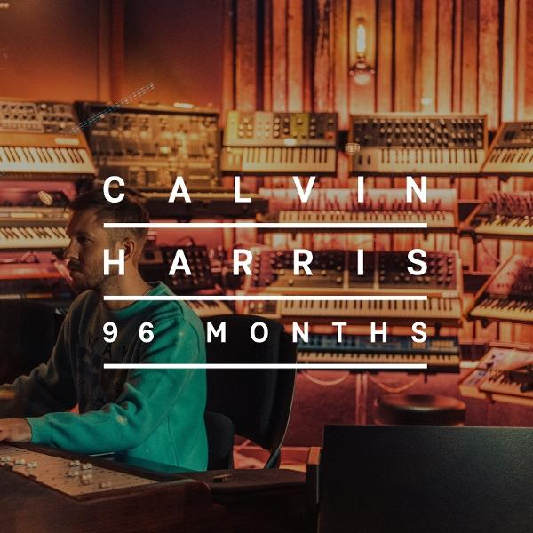 Calvin Harris egy stúdióban. A szöveg így szól: 'Calvin Harris 96 Months'. A háttérben stúdió berendezés látható.