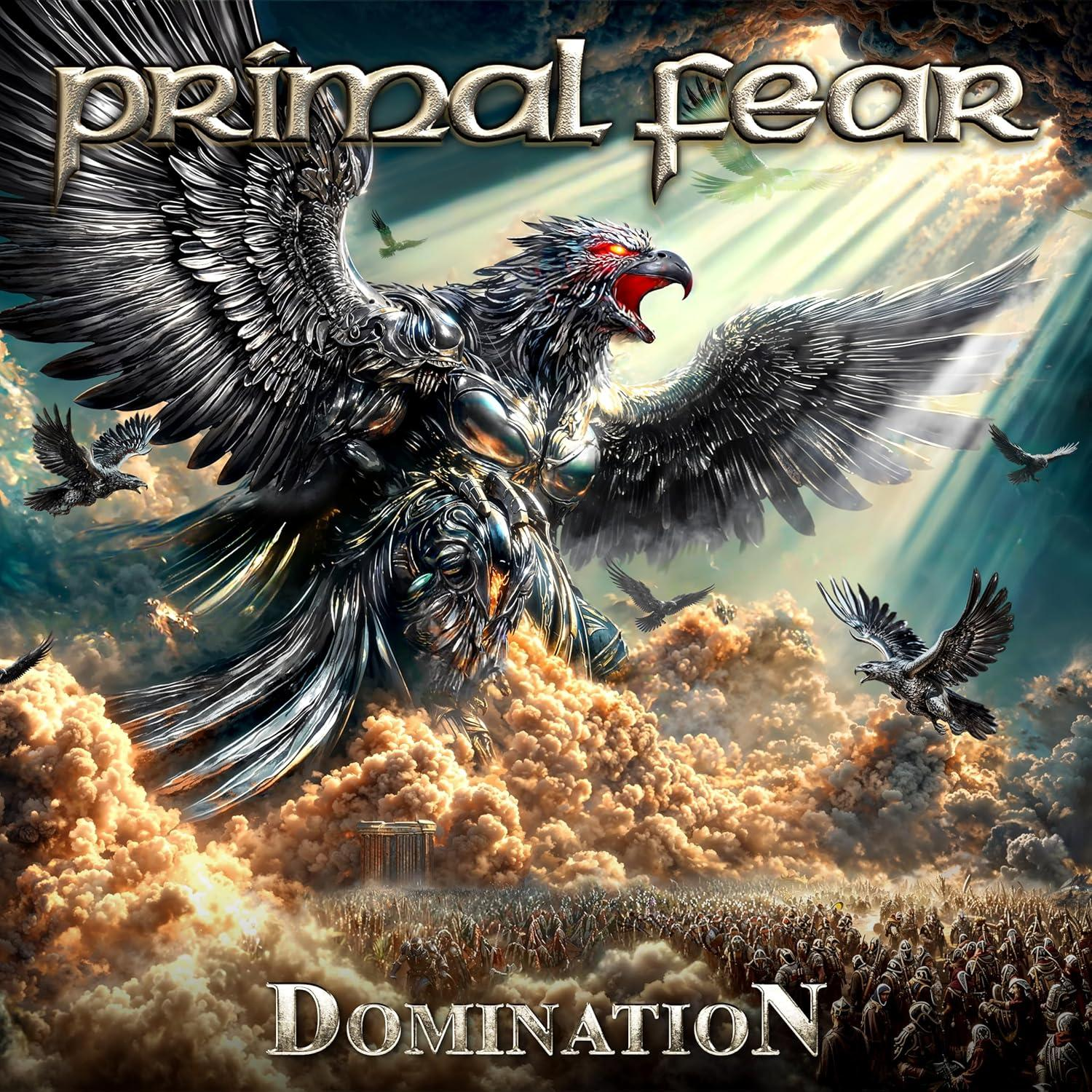 Artwork für "Primal Fear - Domination". Ein metallischer Adler mit roten Augen und offenem Schnabel schwebt über einer Menge, mit Lichtstrahlen.