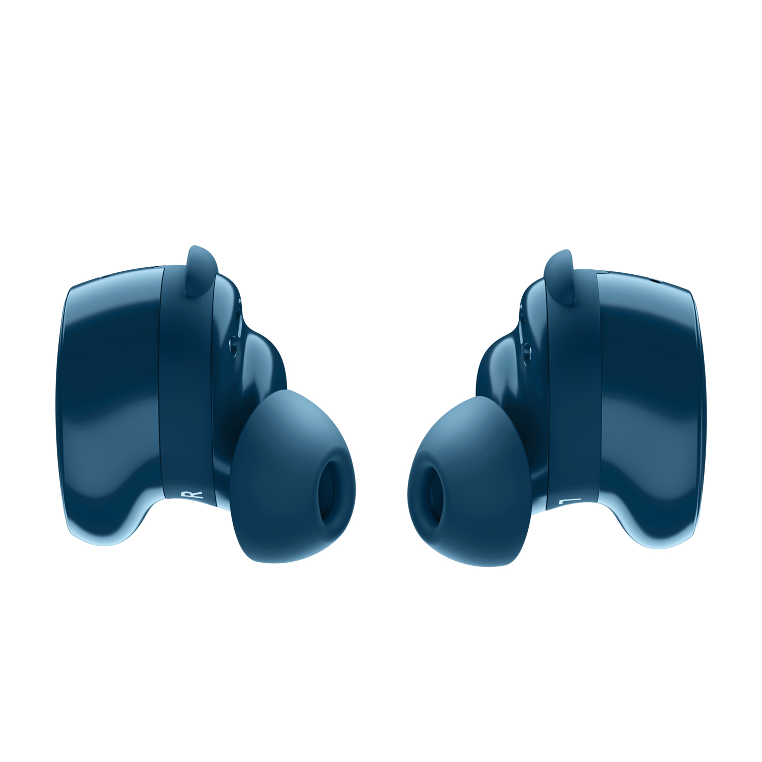 Due auricolari blu wireless, a specchio, su sfondo bianco. Ogni auricolare ha una forma arrotondata e un puntale in silicone.
