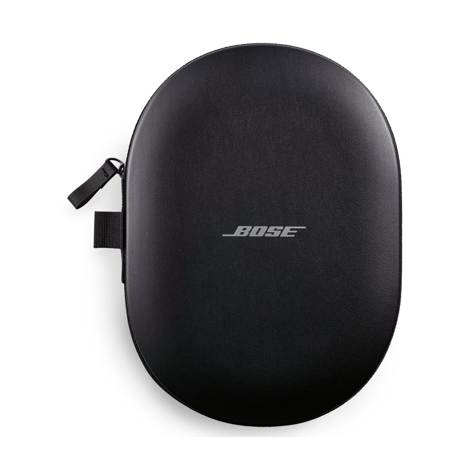 Custodia per cuffie Bose ovale nera su sfondo bianco. La custodia ha una cerniera, una maniglia e il logo Bose.