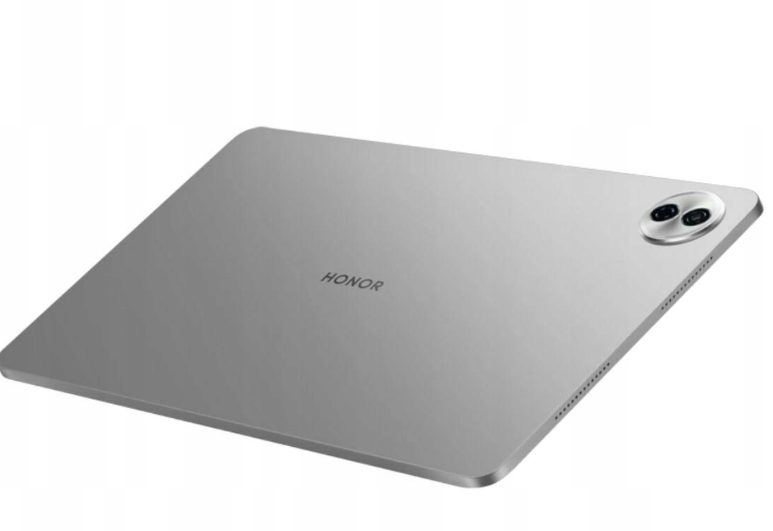Egy ezüst Honor tablet, hátulról nézve. Kettős kamerával, márkajelzéssel és hangszóróráccsal rendelkezik.