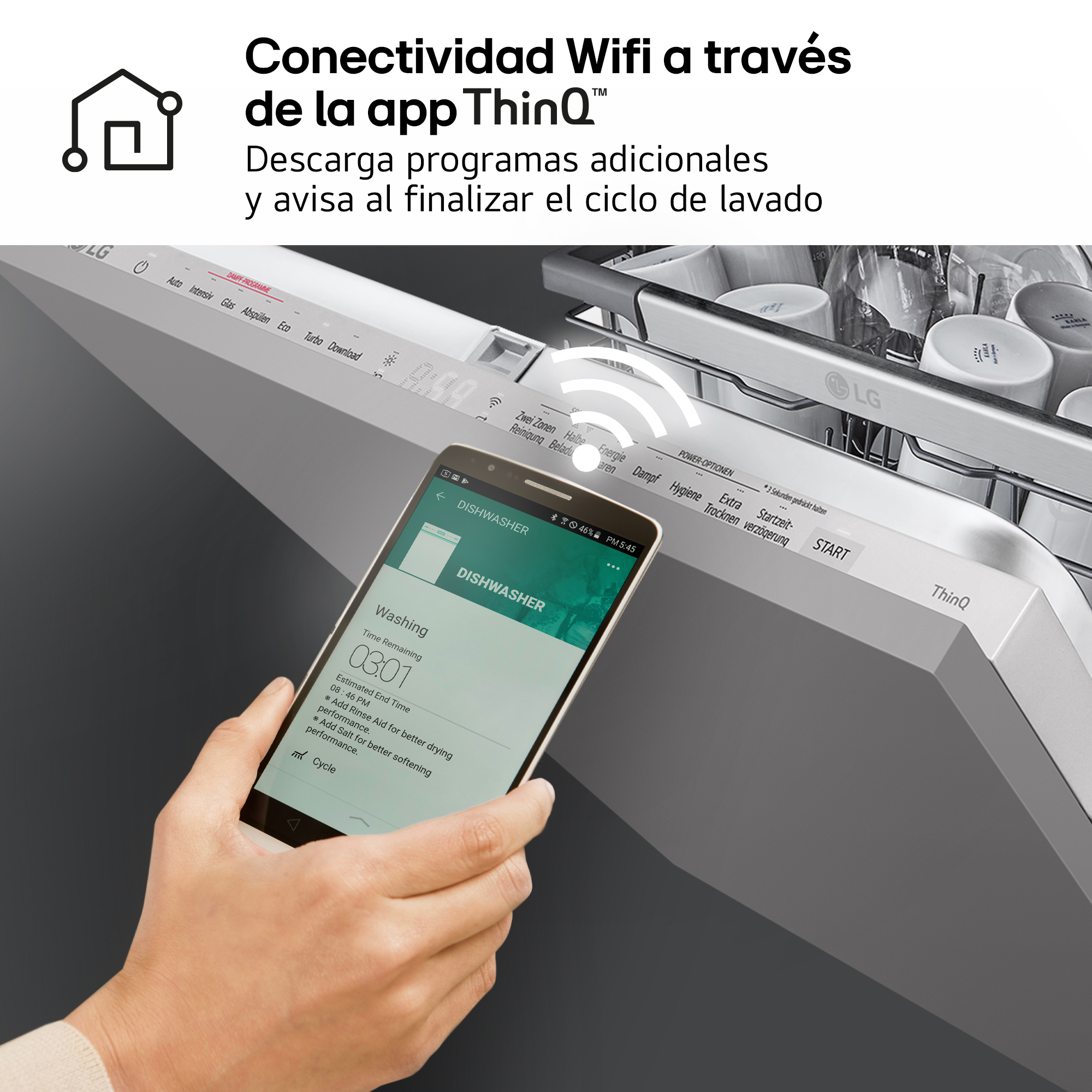 Conectividad Wifi a través de la app ThinQ. Descarga programas adicionales y avisa al finalizar el ciclo de lavado. Mano con móvil y panel.