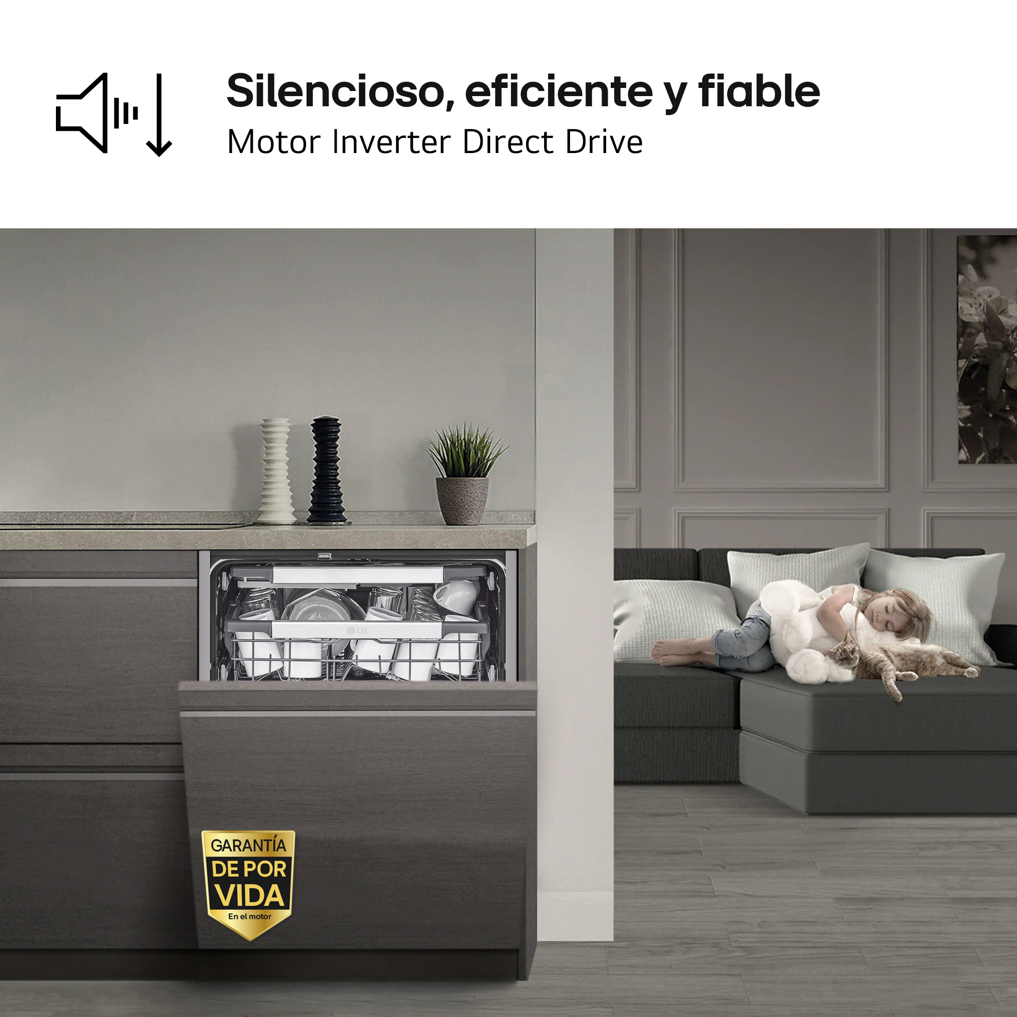 Silencioso, eficiente y fiable. Motor Inverter Direct Drive. Lavavajillas abierto funcionando; niño duerme en sofá al fondo.