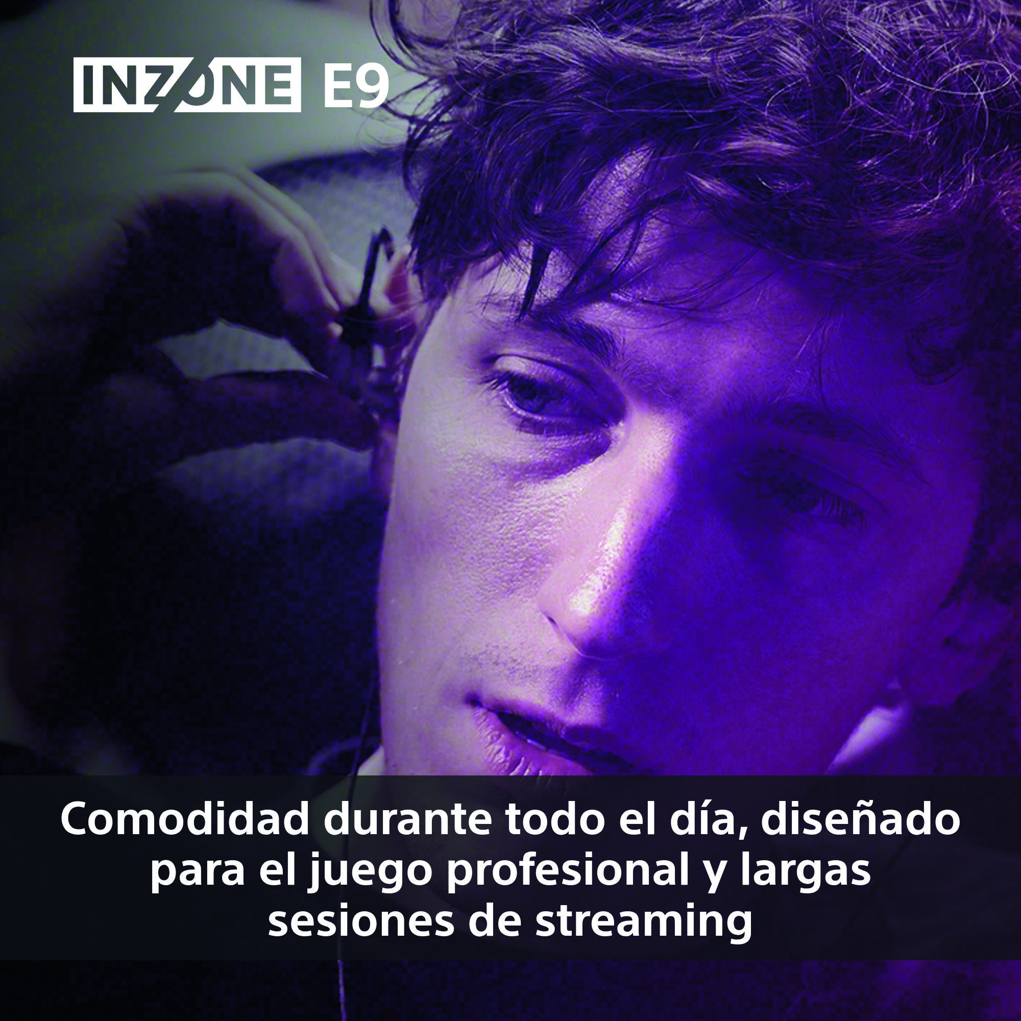 Un hombre se pone auriculares. La iluminación púrpura resalta su rostro. Texto: Comodidad todo el día, diseñado para juegos profesionales y streaming.