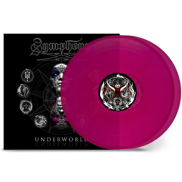 Egy magenta színű lemezzel rendelkező bakelit lemez egy fekete album borítója mellett van, amelyen egy metal témájú dizájn és a "Symphony" szó látható.