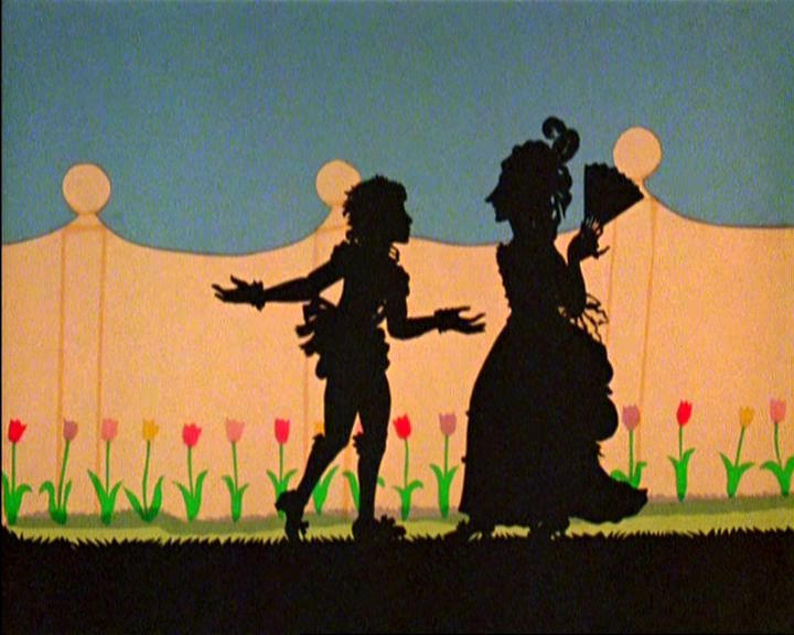 Silhouetten von zwei Figuren, eine mit offenen Armen, die andere mit einem Fächer. Ein Zaun und Tulpen sind im Hintergrund.