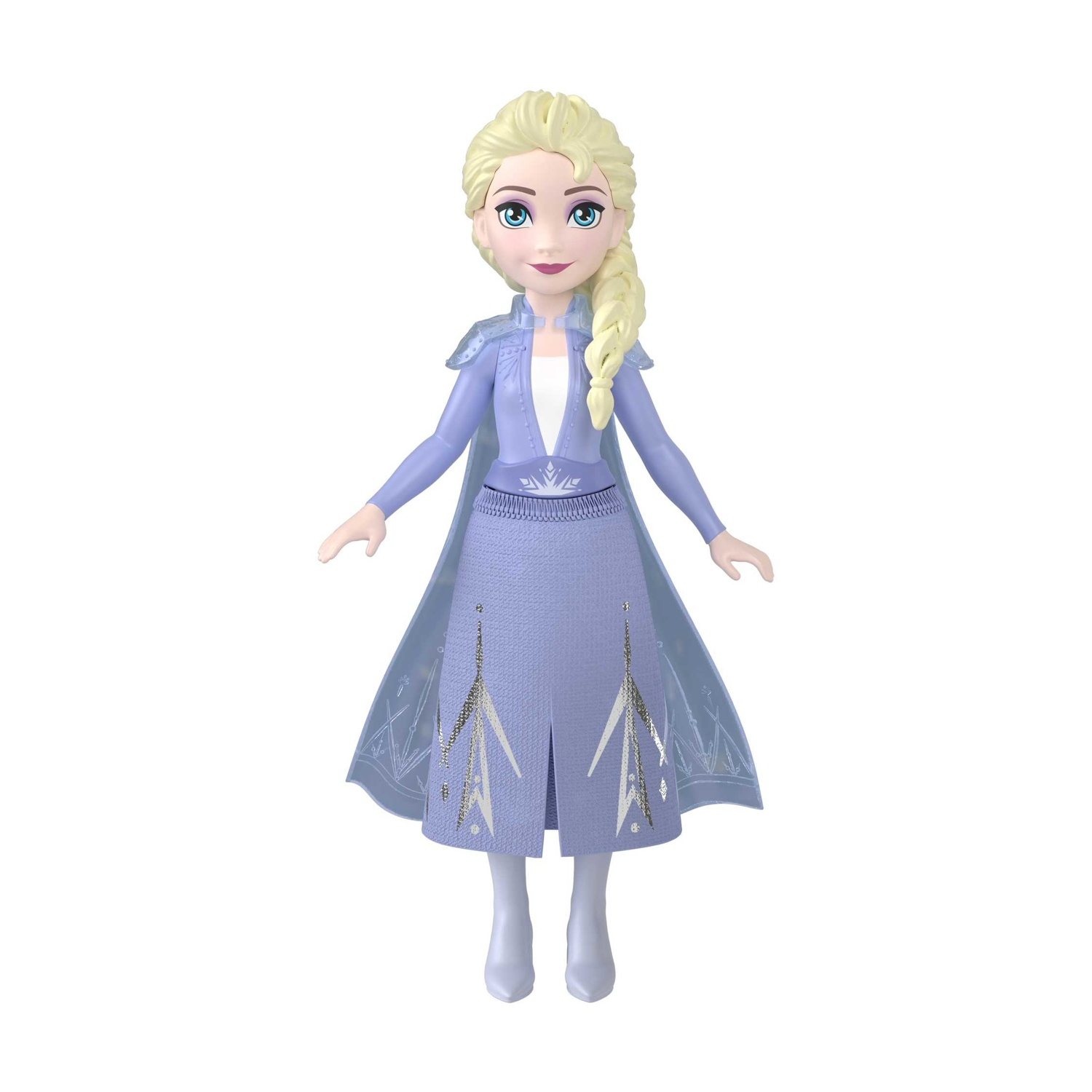 Bambola di Elsa in un vestito azzurro con mantello. Ha i capelli biondi in una treccia. Lo sfondo è bianco.