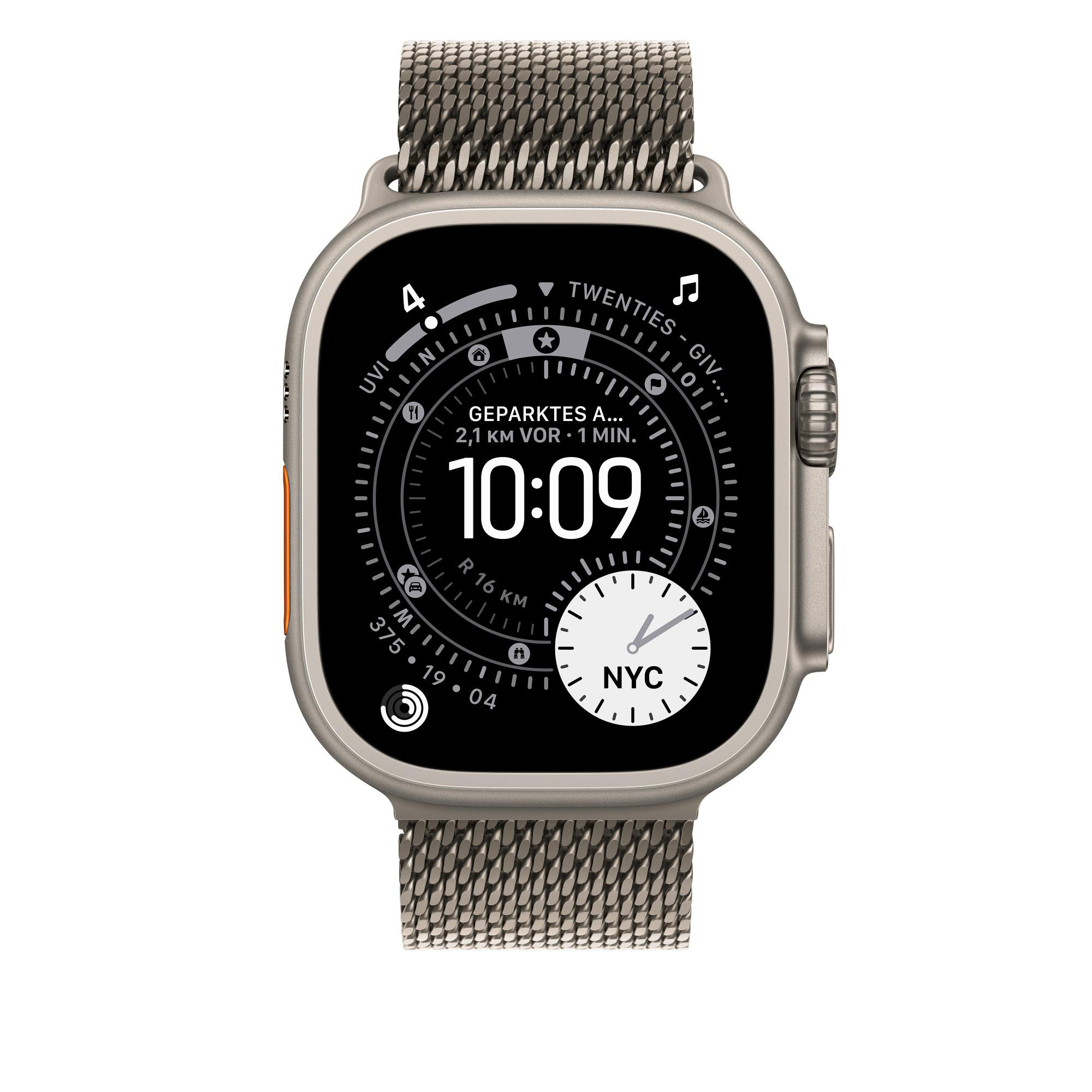 Silberne Smartwatch mit Mesh-Armband. Das Zifferblatt zeigt die Uhrzeit 10:09 und NYC. Der Hintergrund ist weiß.