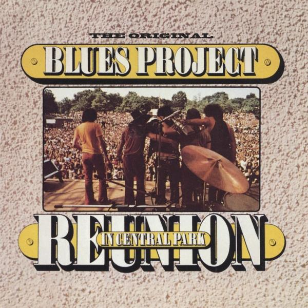 Die Original Blues Project Band spielt in Central Park vor einer großen Menschenmenge.