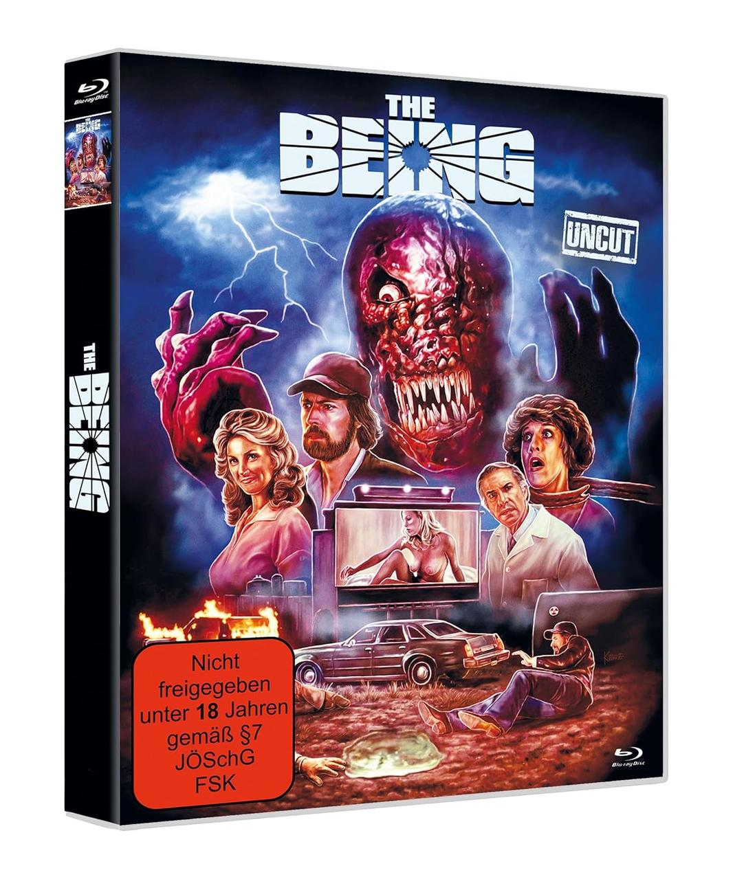 Horrorfilm-Cover: Monsterkopf, bedrohliche Gesichter, Blitze, brennendes Auto.