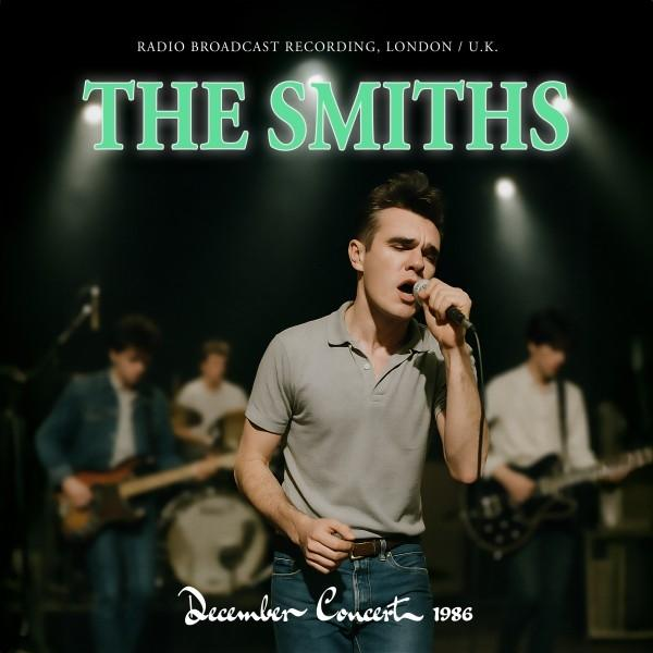 Konzertplakat von The Smiths. Sänger mit Mikrofon in grauem Hemd, Jeans. Bandkollegen im Hintergrund, Gitarren. Text: Dezember Konzert 1986.