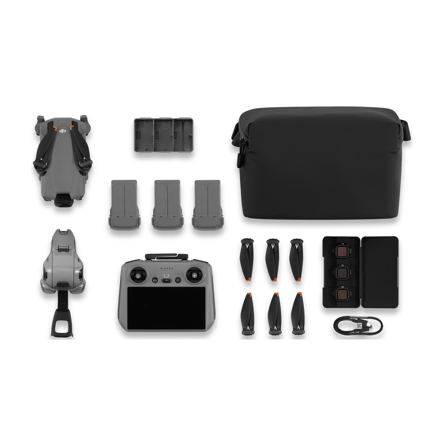 Componenti del kit drone: drone, controller, batterie, custodia, eliche, filtri e cavo caricatore, tutto su sfondo bianco.