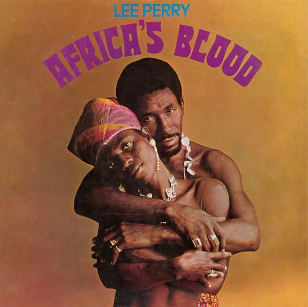 Albumcover: Zwei Menschen umarmen sich. Der Text 'Africa's Blood' wölbt sich über ihnen. Der Mann hat einen Bart und Schmuck, die Frau trägt ein Kopftuch.