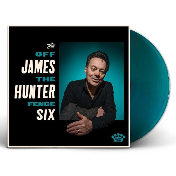 Albumcover von "James Hunter Six" mit einem Mann in einem schwarzen Hemd. Rechts befindet sich eine türkisfarbene Schallplatte.