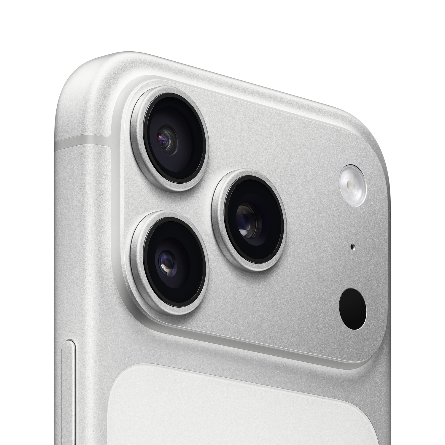Close-up van een zilveren cameramodule van een smartphone. Drie zwarte cameralenzen, een flitser en andere sensoren zijn zichtbaar.