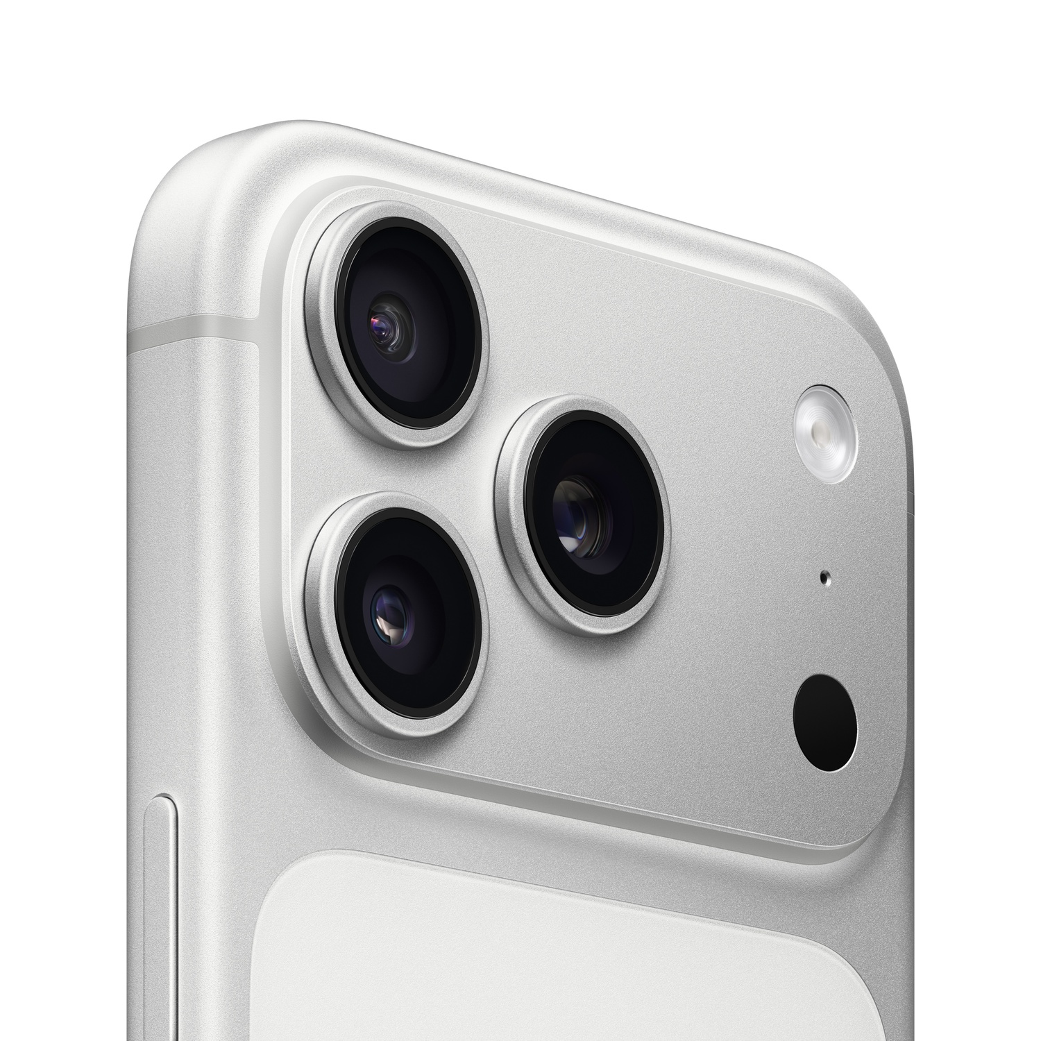 Gros plan sur le module caméra d'un téléphone argenté. Trois objectifs noirs sont visibles, ainsi qu'un flash et d'autres capteurs. Le fond est blanc.